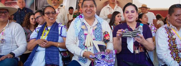 Uruapan se llena de color e identidad con el Tianguis Artesanal de Domingo de Ramos