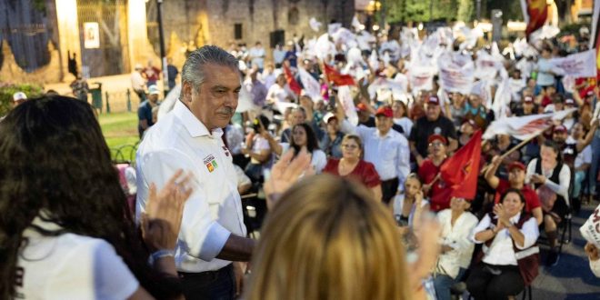 Morón en Morelia frente a simpatizantes de Morena